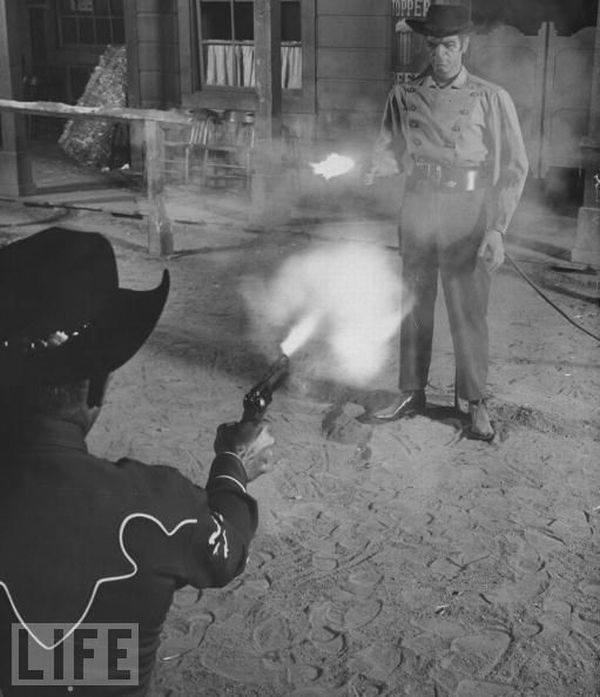 Робот-ковбой, 1960.brРобот-ковбой, умеющий доставать оружие и стрелять.
