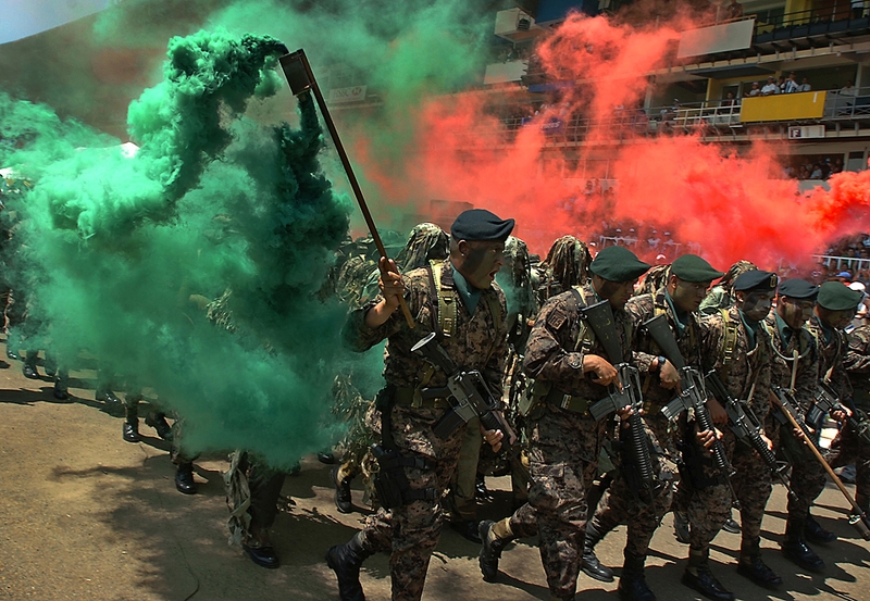 Гондурасский спецназ на улицах Тегусигальпе во время празднования 188-летия Независимости страны от Испании.