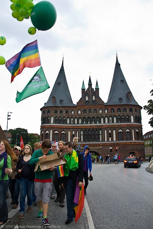 Праздник меньшинств проходил в виде шествия, как впрочем это постоянно и происходит в Германии.