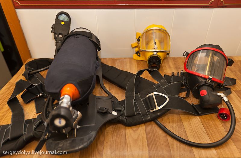 Спасатели пользуются двумя типами дыхательных аппаратов - 