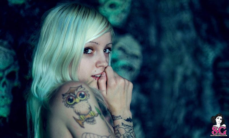 Девушки с татуировками в самых интересных местах (52 фото)
