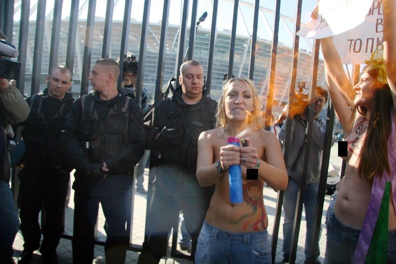 Протесты FEMEN против Евро-2012 (14 фото)