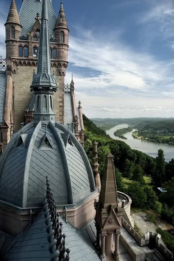 Необычный сказочный замок в Германии (20 фото)