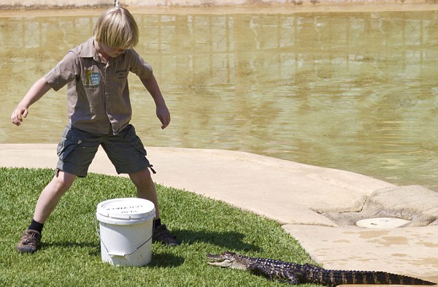 Охотник на крокодилов и его сын (8 фото)