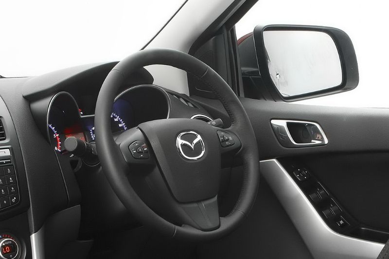 Показан новый пикап Mazda BT-50 (12 фото)