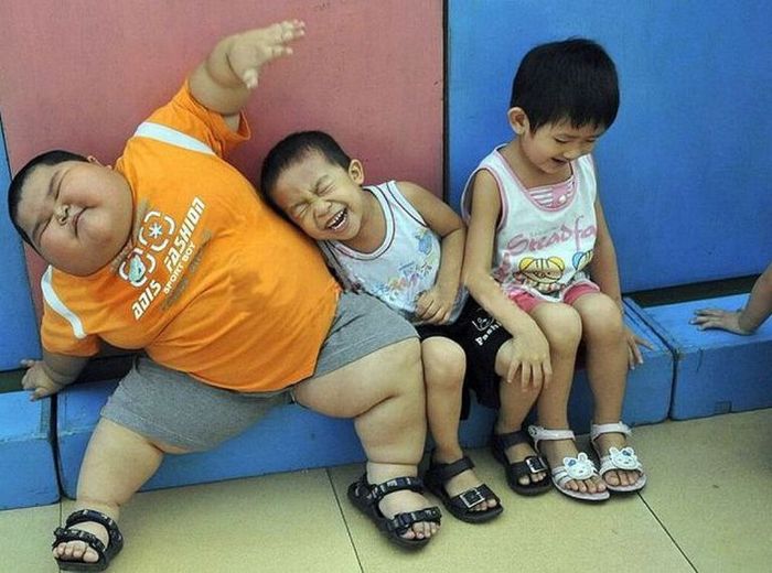 3-летний Сяо-богатырь пугает и детей, и взрослых (5 фото)