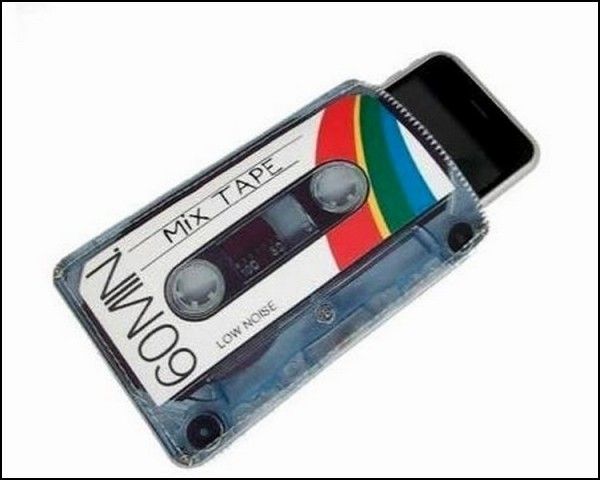 Эта тема остается популярной и любимой: кассеты, пластинки, джинсы. Retro Rainbow Case - для каждого, кто соскучился по вышедшему из обихода кассетнику. 