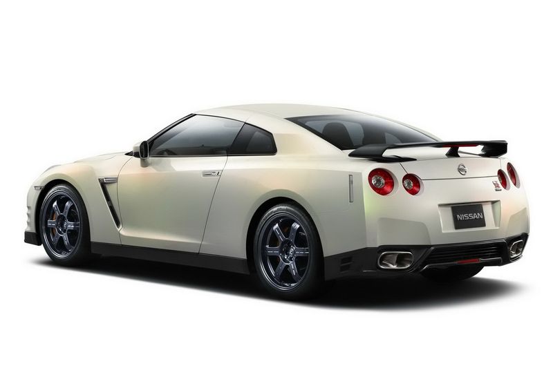 Nissan GT-R 2012 - новые подробности о новинке (11 фото)