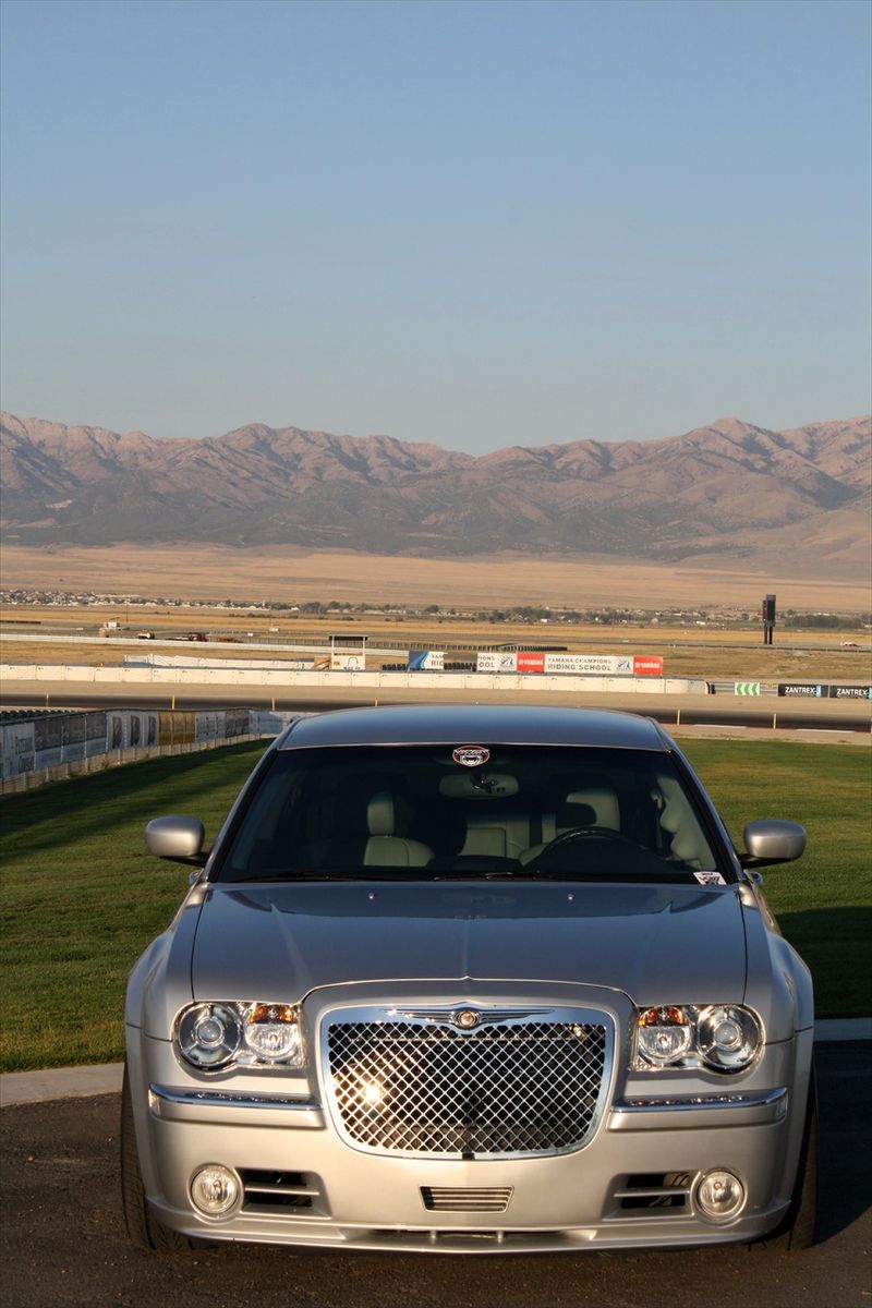 Chrysler 300C  с мотором  V10 от Dodge Viper (26 фото+видео)