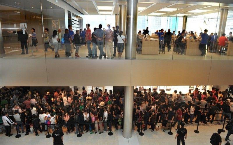 Покупка iPhone 4S‎ по всему миру (13 фото)