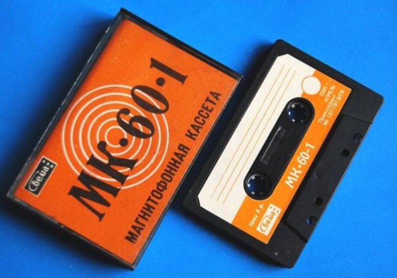 Советский кассетный магнитофон (6 фото)