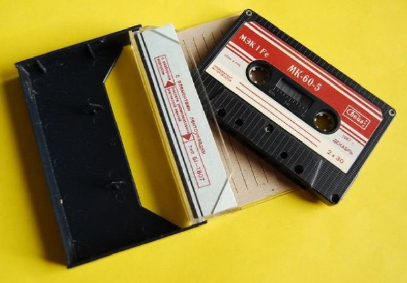 Советский кассетный магнитофон (6 фото)