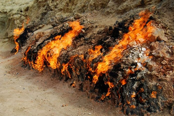 Огненная гора Янардаг (8 фото + 1 видео)