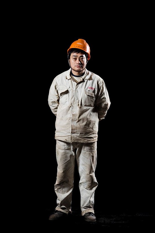 Лица работников, производящие китайские товары (18 фото)
