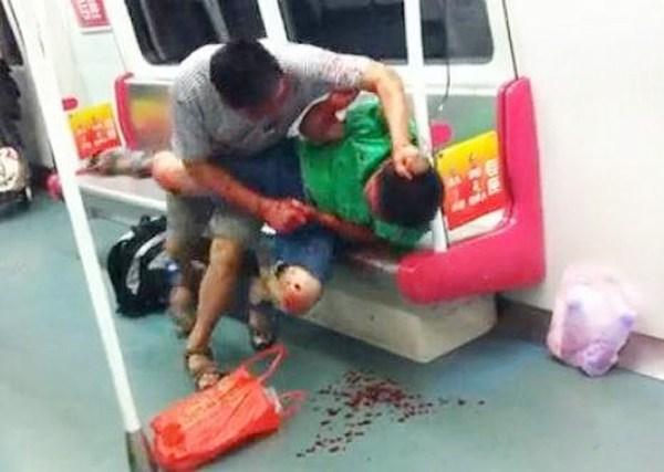 Жесть в китайском метро (6 фото + 1 видео)