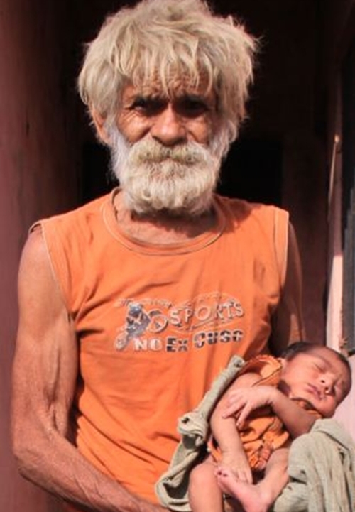 Самый пожилой отец в мире (9 фото)