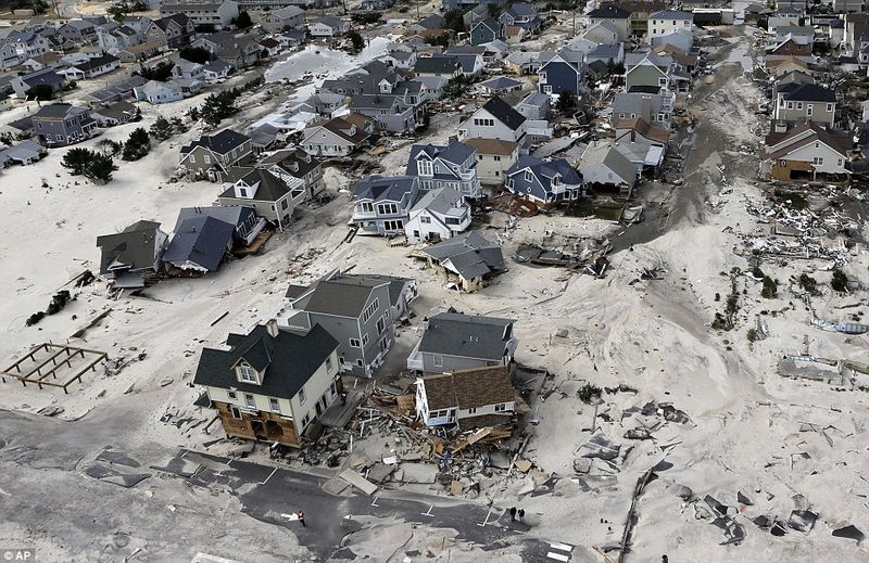 Ураган Сэнди отступил от берегов США (31 фото)