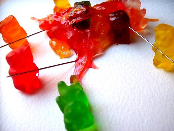 Мармеладные мишки - объекты искусства и дизайна (20 фото)