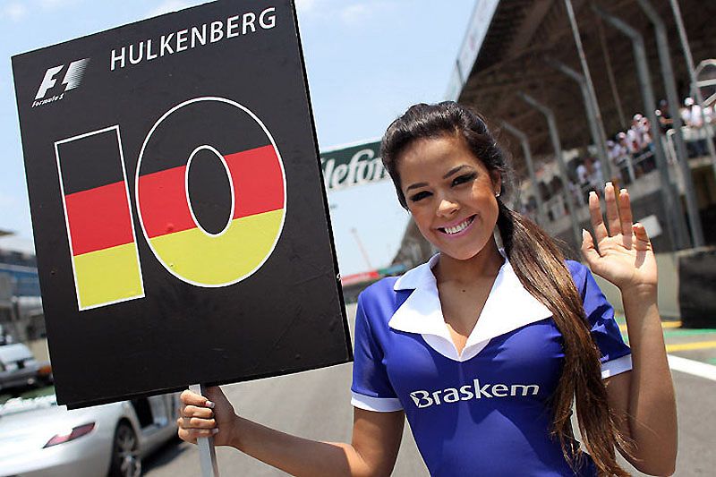 Crid Girl немецкого пилота Нико Хюлькенберга, который финишировал в гран-при Бразилии на восьмой позиции. 