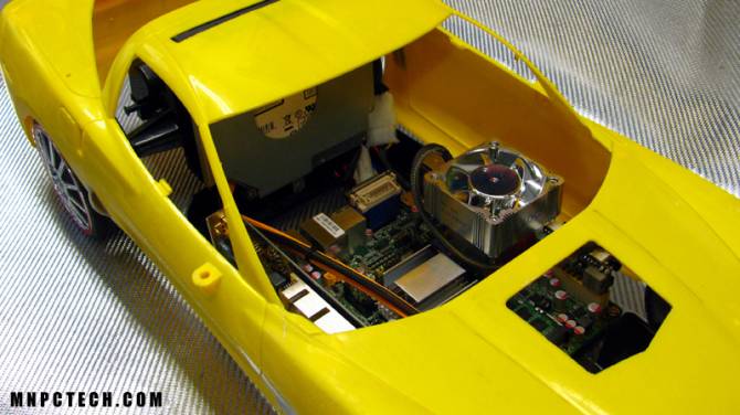 Компьютер в корпусе Corvette ZR1 (20 фото+видео)