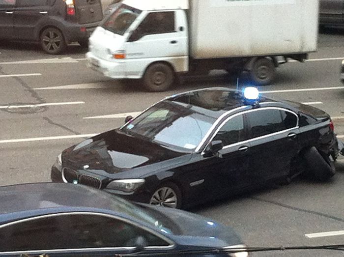 На Тверской улице на встречке в аварию попал VIP-автомобиль (16 фото+видео)