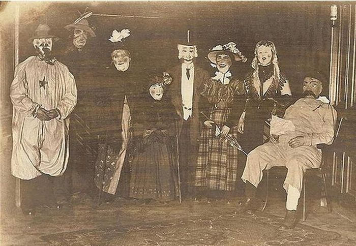 Как выглядели костюмы для Хэллоуина в викторианскую эпоху (14 фото)