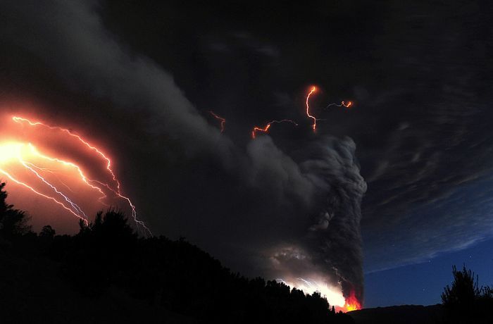 Вулканические молнии (15 фото)