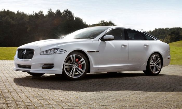Компания Jaguar представила спортивную версию модели XJ (5 фото)