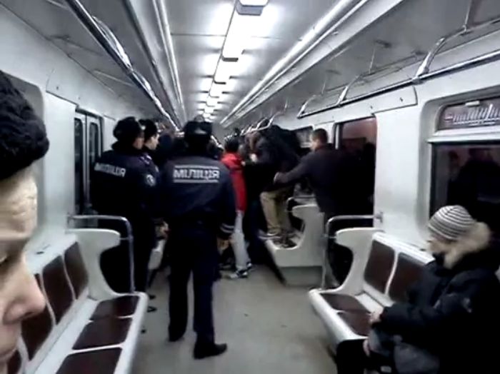 Драка в киевском метро (видео)