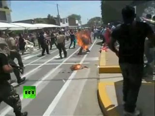 Солдат загорелся на параде в Перу