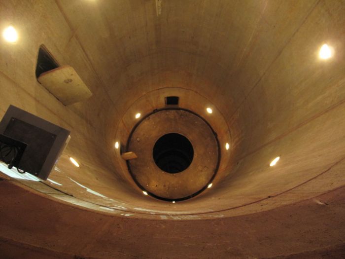 Подземный бункер на случай конца света (6 фото)