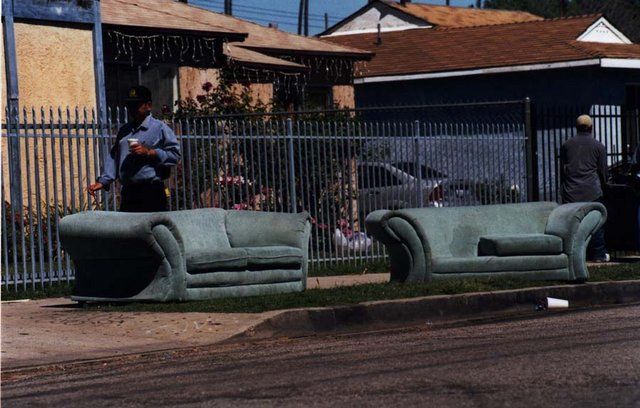 Выброшенные диваны Лос-Анжелеса (31 фото)