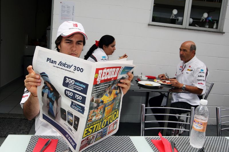 428 За кулисами Гран при Бразилии 2011: фоторепортаж