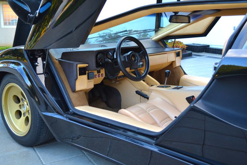 Lamborghini Countach 5000 QV с пробегом 1979 км продается на аукционе (63 фото)