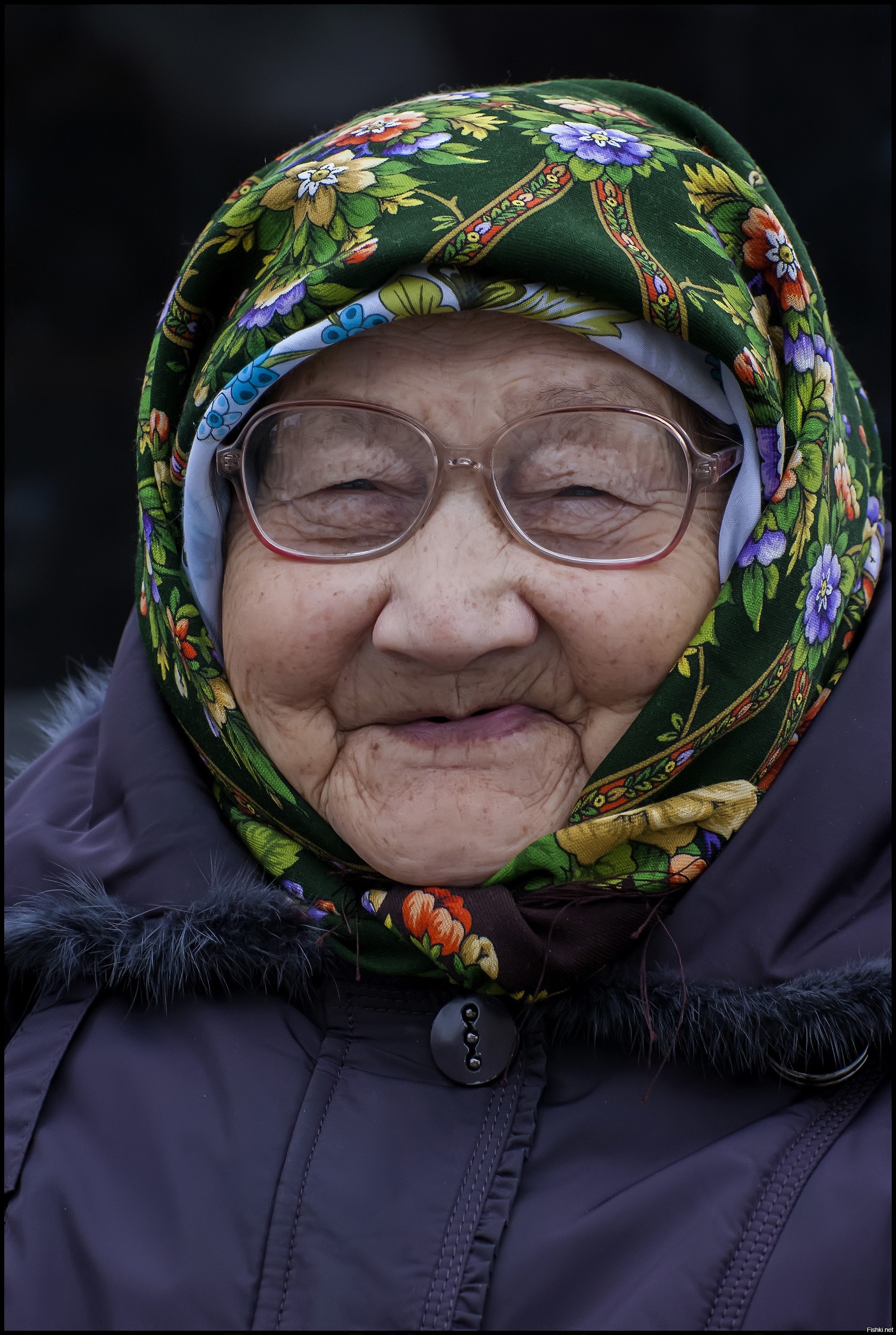 Фото старух. Зинаида Прокофьевна. Бабушка. Пожилая женщина в платочке.