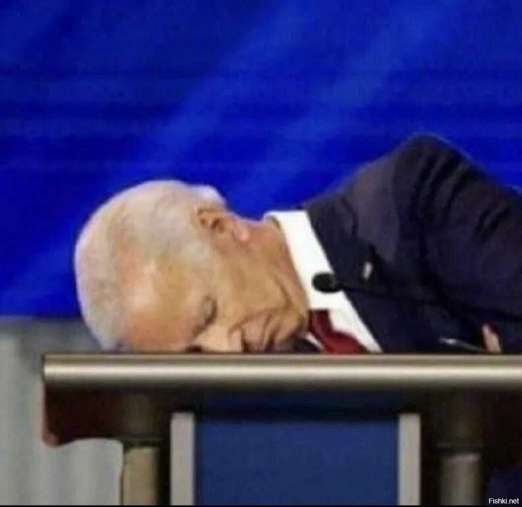 Плачущий премьер министр. Спящий Джо Байден.