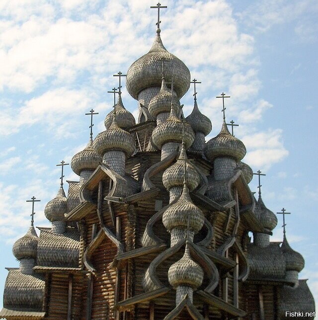 Остров кижи церковь без гвоздя. Церковь преображения господня на острове кижи. Храм в кижах без единого гвоздя. Деревянное зодчество на острове кижи. Преображенская церковь в кижах.